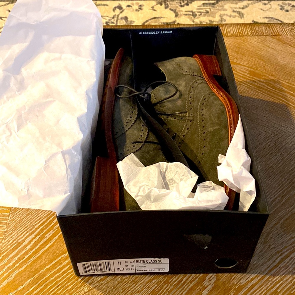 Kenneth Cole Elite Class - Olive Suede Wingtip Dress shoes size 11